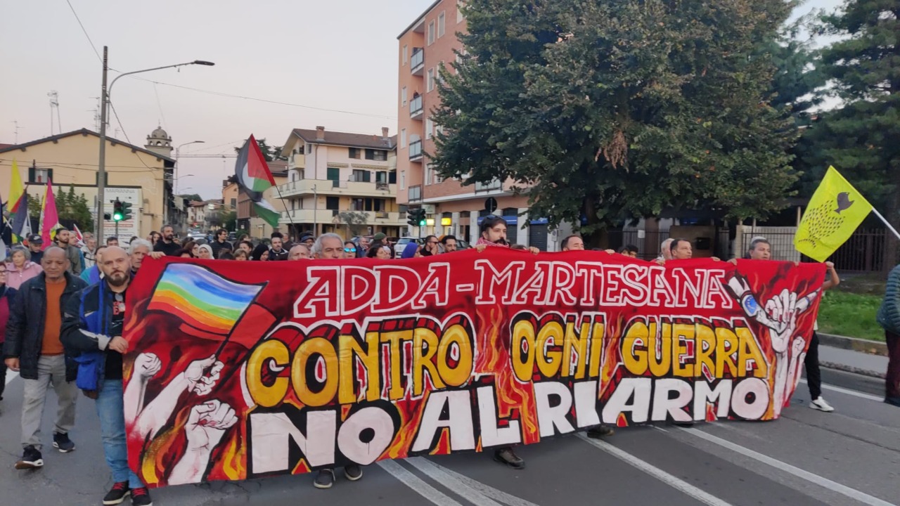 Un corteo per la pace in Palestina a Cernusco sul Naviglio
