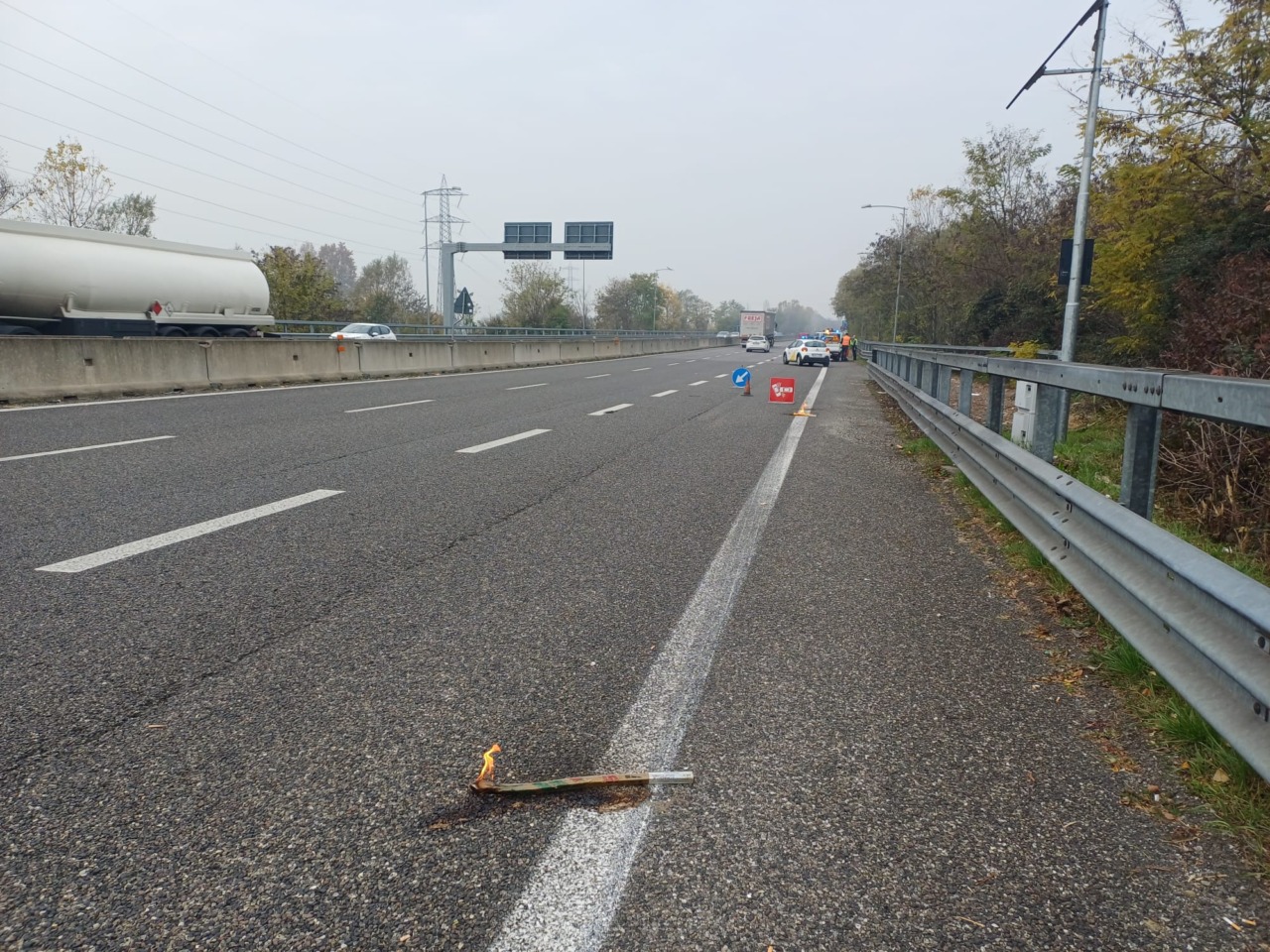 Perde un bancale in carreggiata, tragedia sfiorata sulla Cassanese