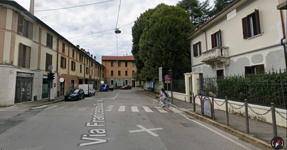 La strada che porta alla stazione ferroviaria chiusa fino a fine anno