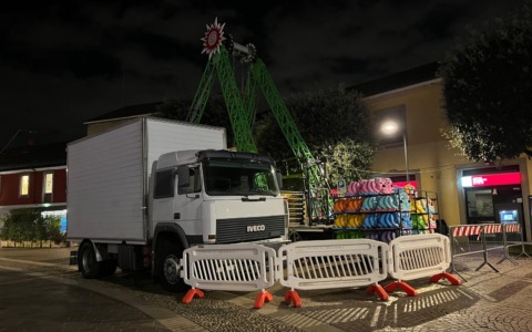 Il Natale è ormai alle porte  e (ri)spunta la ruota panoramica in piazza