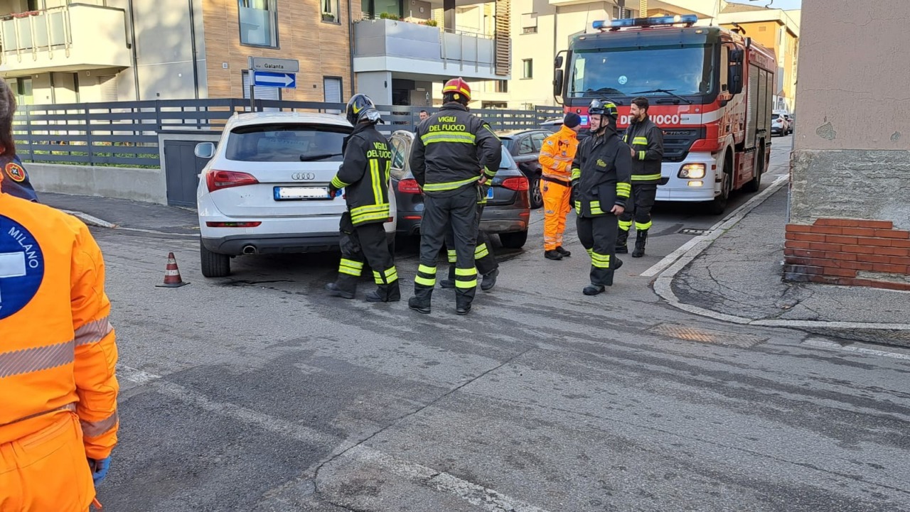 Scontro tra due auto. Coinvolto un bambino. Sul posto anche i Vigili del fuoco