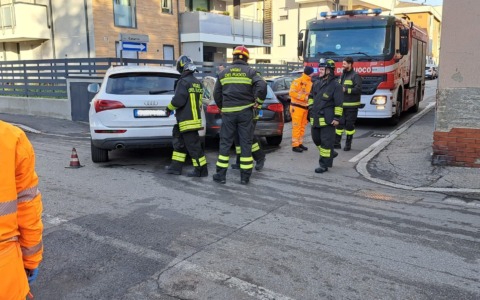 Scontro tra due auto. Coinvolto un bambino. Sul posto anche i Vigili del fuoco