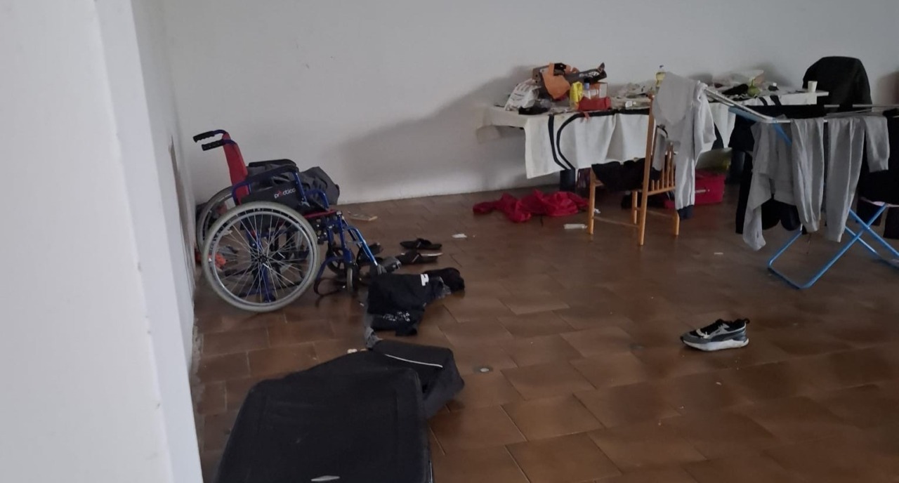 Sgomberata l’ex sede del Cap occupata dai senzatetto: ora sarà abbattuta per il progetto Torriani