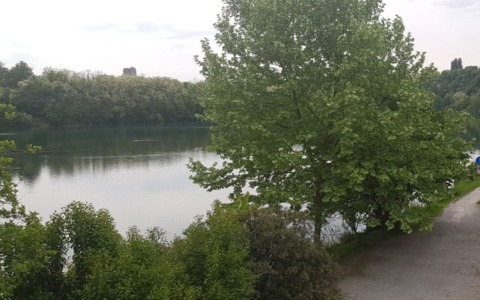 Schiuma nell’Adda: si tratta di un fenomeno di origine naturale, nessun rischio per l’ambiente