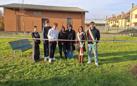 “Panchine e Alberi”. Inaugurato il progetto voluto dal Consiglio comunale dei ragazzi