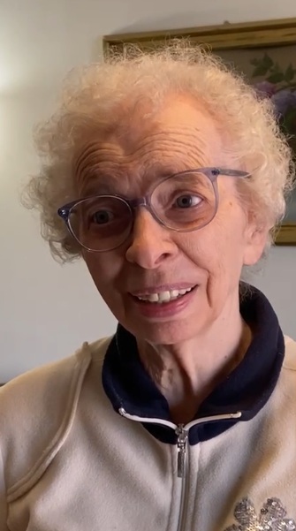 Contro la violenza, i volti di 365 donne realizzati da una donna di 92 anni