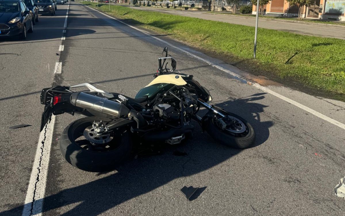Scontro con un furgone, motociclista 42enne soccorso in codice rosso