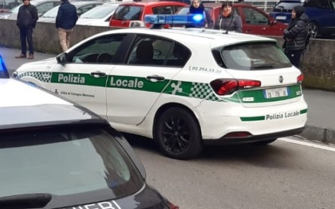 Ladri di portafogli al mercato: beccati seguendo le notifiche del conto che volevano svuotare