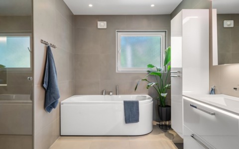 Come dare al tuo bagno un carattere unico usando i dettagli giusti