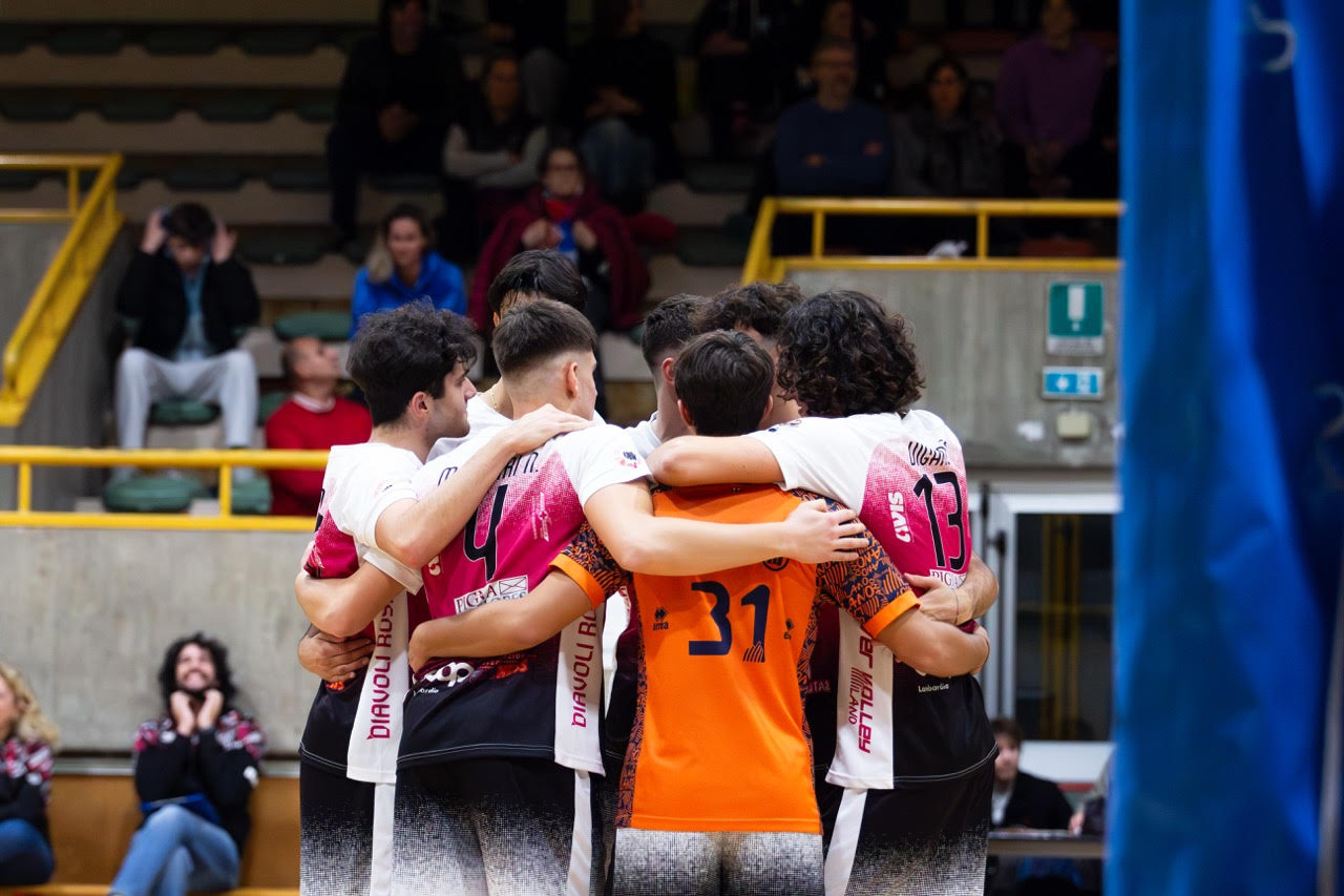 Ancora una sconfitta per i Diavoli Rosa, dopo l’illusione del primo set