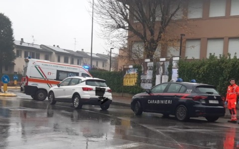 Investiti da un’auto: due pedoni finiscono in ospedale