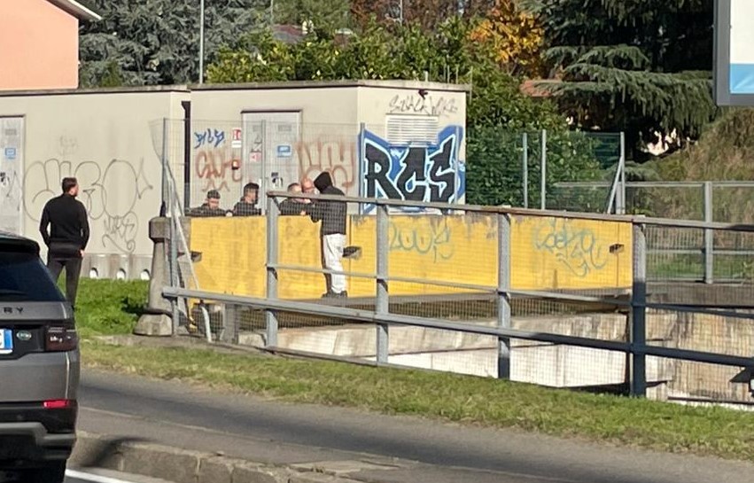 Minaccia di buttarsi dal ponte della Tangenziale Est: salvato in extremis