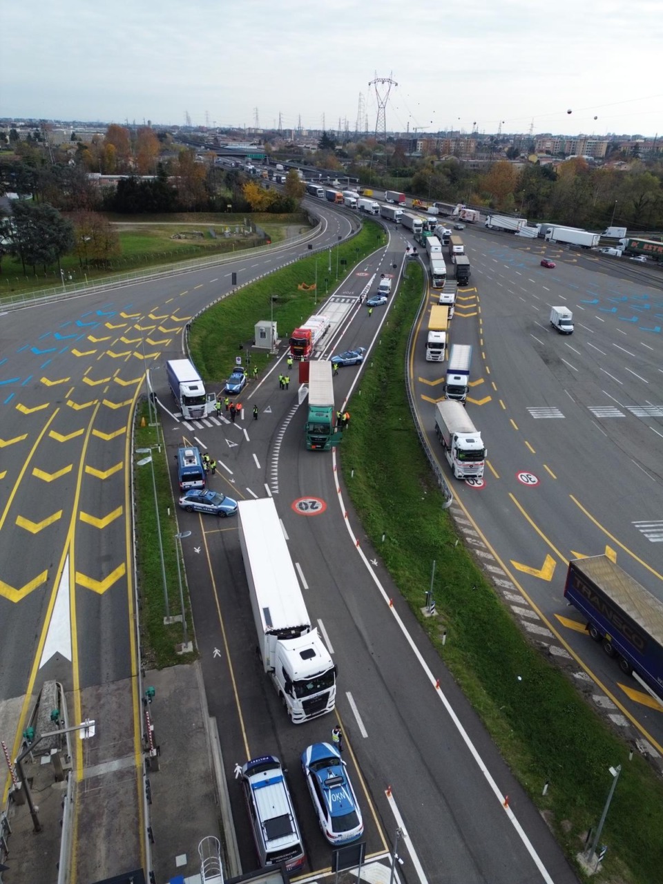 Italiani, belgi, austriaci e francesi: posto di blocco in autostrada