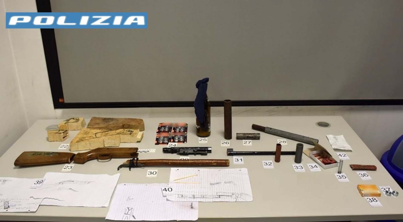 Aspirante terrorista a 15 anni: fermato grazie ai social, stava costruendo armi e bombe