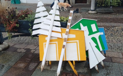 Vandalizzate le casette di Natale della Consulta sociale