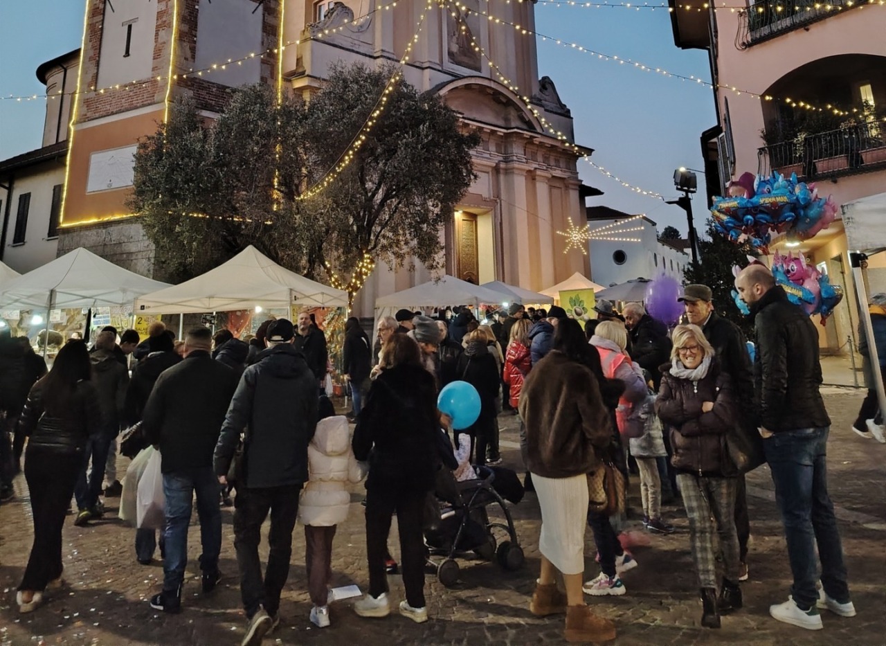 Bel tempo e tanta gente per la Fiera di Santa Lucia: buona la prima per Proloco