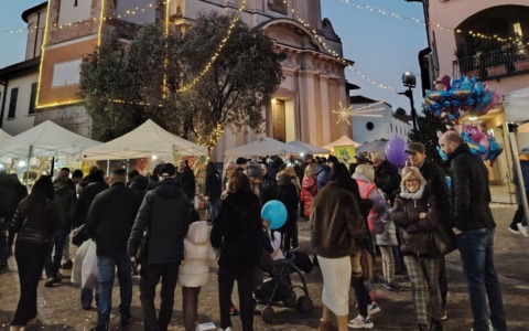 Bel tempo e tanta gente per la Fiera di Santa Lucia: buona la prima per Proloco