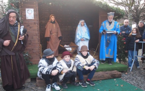 E’ tornata la magia del Presepe vivente con decine di volontari in costume