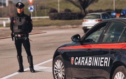 Difende l’amico durante una rapina, 15enne accoltellato al volto e al torace