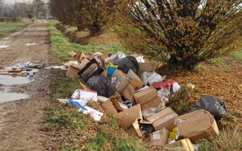 Rifiuti abbandonati vicino al cimitero: individuazione del responsabile vicina