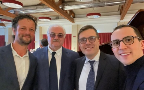 Comparsata del capogruppo dei civici a un evento organizzato dal centrodestra, è bufera