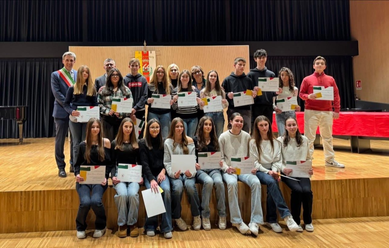 Assegnate benemerenze civiche e borse di studio a Carugate