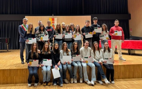 Assegnate benemerenze civiche e borse di studio a Carugate