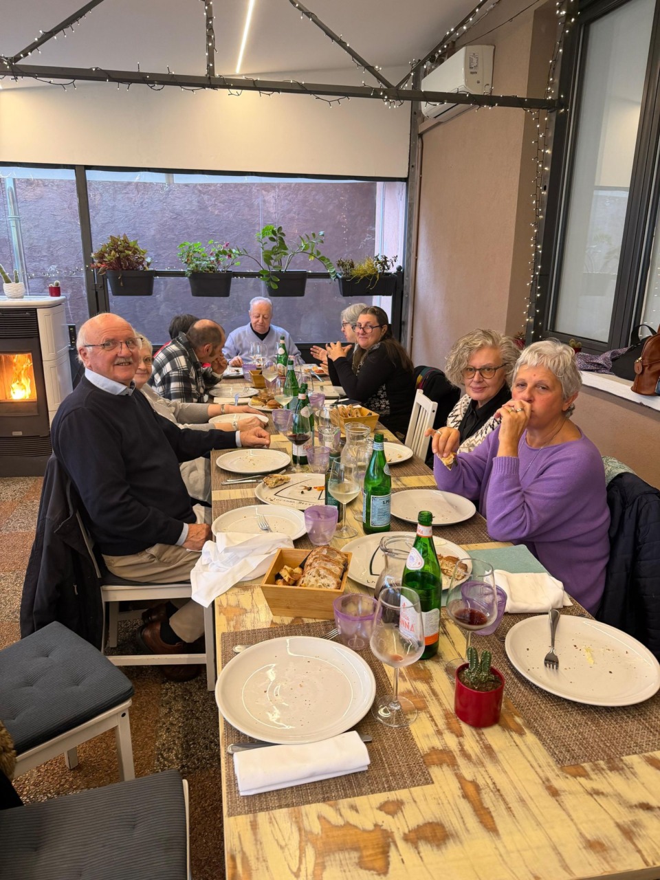 Clima festoso per il tradizionale pranzo dedicato alla terza età