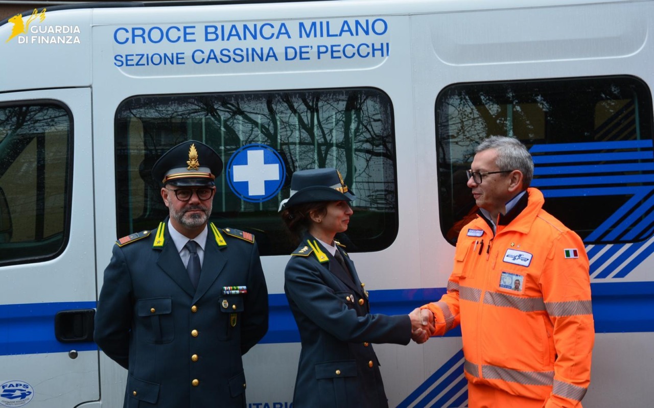 Il carburante sequestrato dalla Guardia di finanza ora alimenta le ambulanze