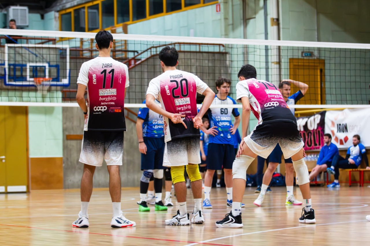 I Diavoli rosa sotto l’albero di Natale trovano il carbone