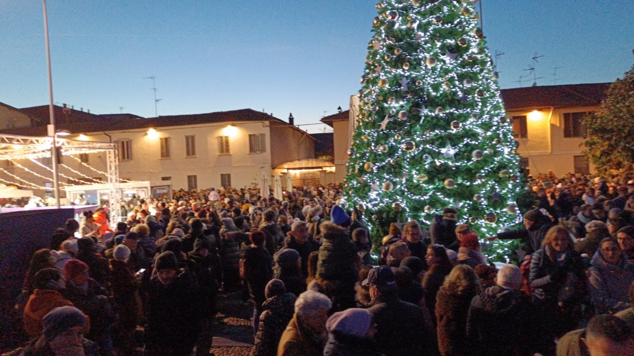 A Cernusco sul Naviglio si è acceso un Natale da film