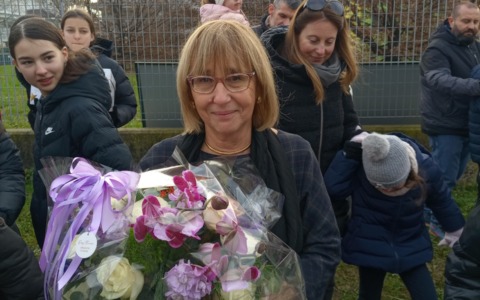 La storica (e amatissima) pediatra va in pensione, i genitori dei bimbi le organizzano una sorpresa