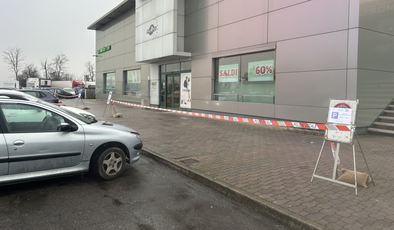 Parcheggi nella zona commerciale del Km10: se ne parla a gennaio