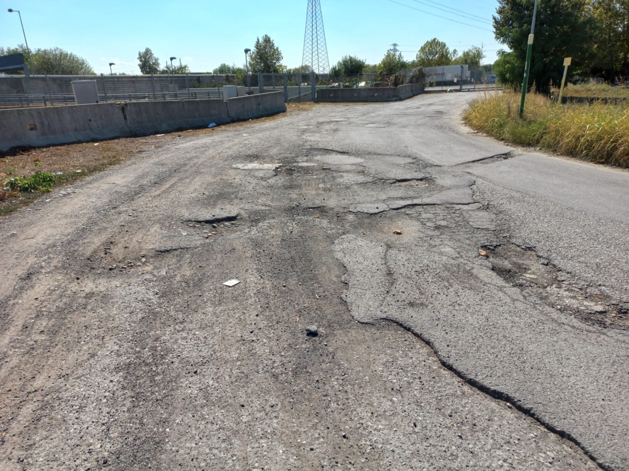 Via Occhiate in condizioni di dissesto: la rabbia dei residenti