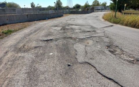 Via Occhiate in condizioni di dissesto: la rabbia dei residenti