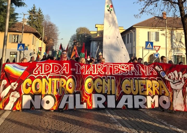 Molta partecipazione al corteo per la pace in Palestina a Cernusco sul Naviglio
