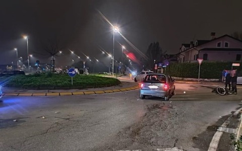 Incidente tra auto e bici: ragazzo di 16 anni trasportato in ospedale