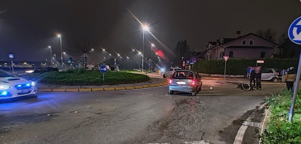 Incidente tra auto e bici: ragazzo di 16 anni trasportato in ospedale