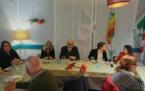 Tra influenza e segretari, il Pd si è ritrovato per la festa di Natale