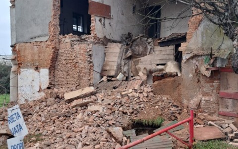 Improvviso crollo di una cascina lungo l’alzaia del Naviglio