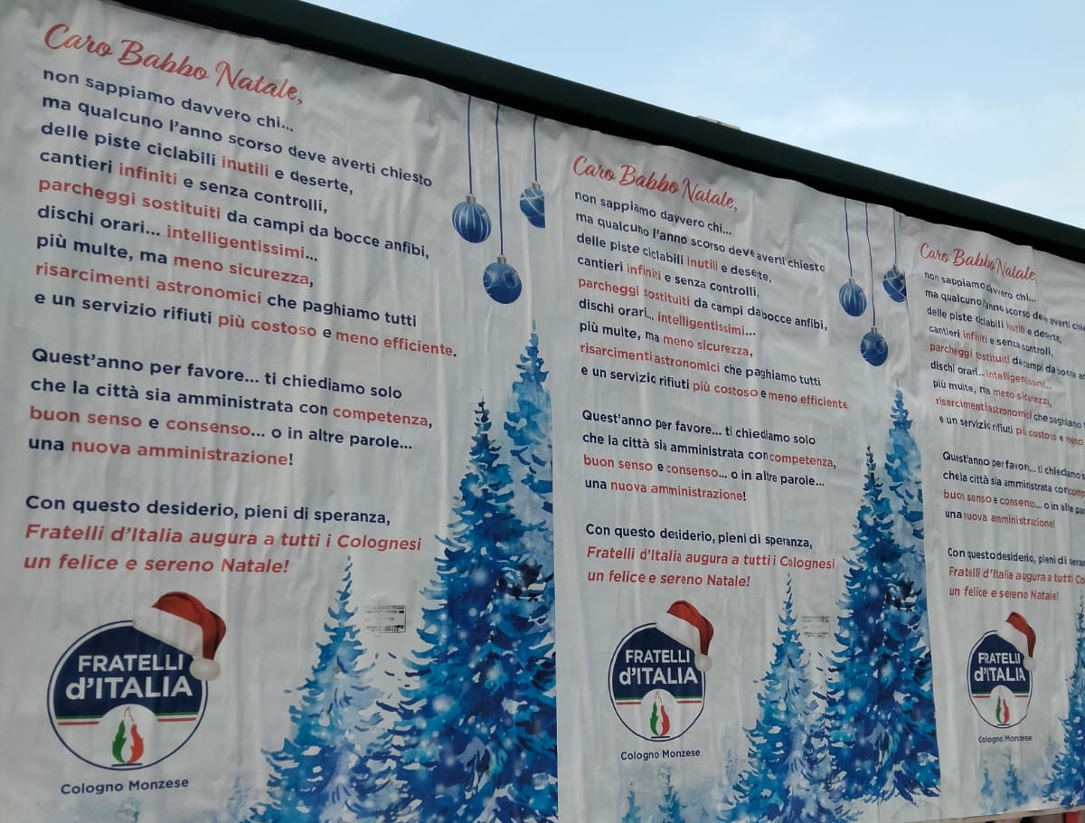 Fratelli d’Italia e la “letterona” affissa sui cartelloni: “Caro Babbo Natale, dacci un’altra Amministrazione”