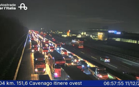 Grave incidente in A4, otto persone coinvolte: lunghe code all’alba