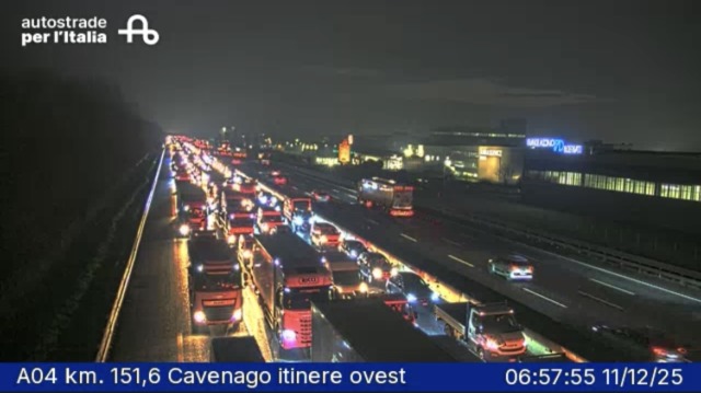 Grave incidente in A4, otto persone coinvolte: lunghe code all’alba