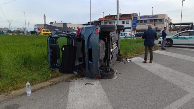 Immissioni nel “rotondone” ristrette, malumore degli automobilisti