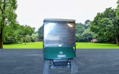 Arriva una golf car al cimitero per aiutare anziani e cittadini con mobilità ridotta