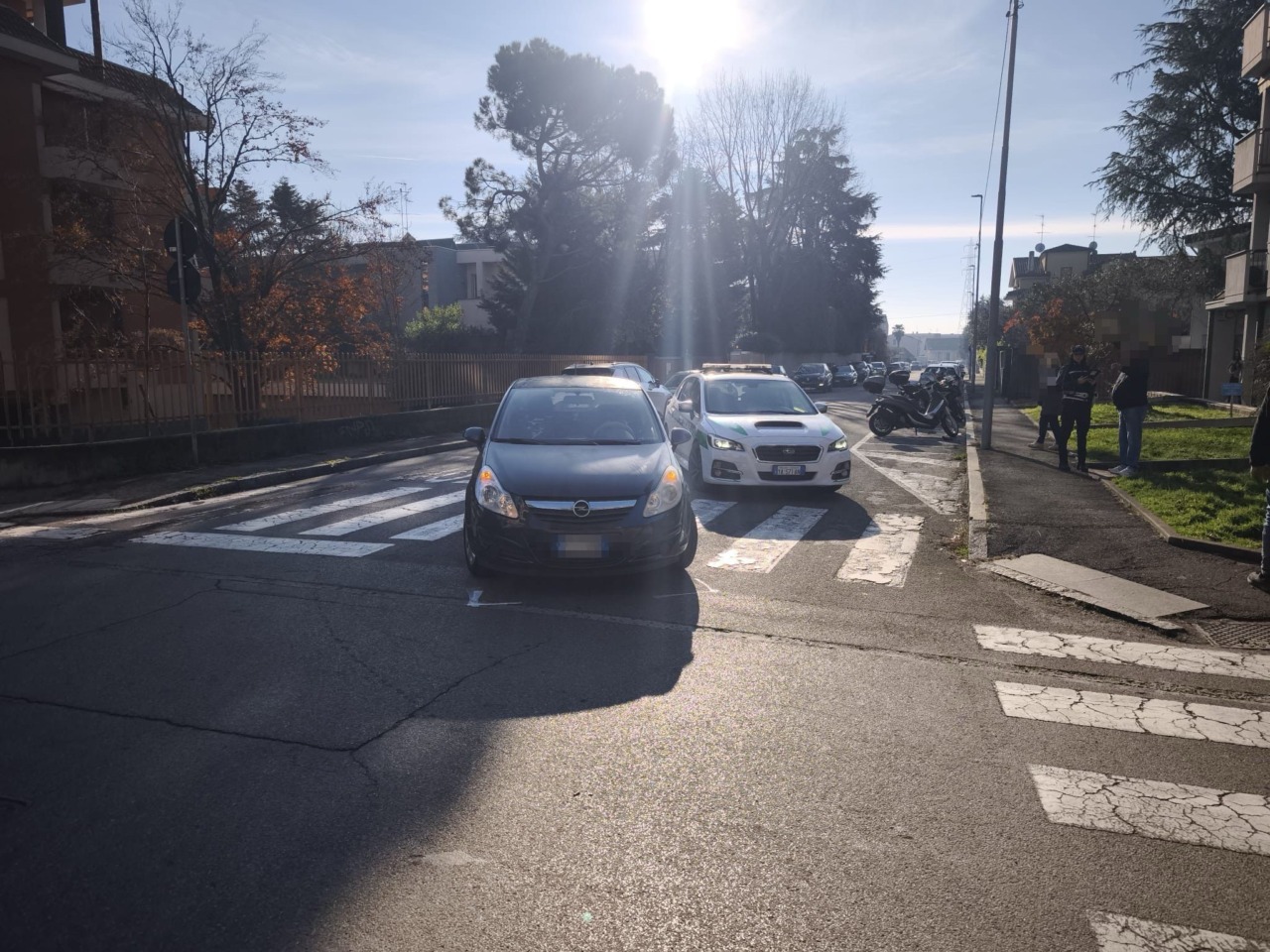 Anziano investito sulle strisce pedonali da un’auto: trasportato in ospedale