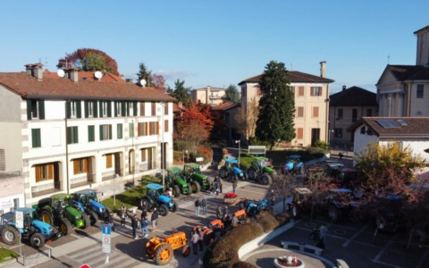 Trattori, benedizione e sfilata per la Festa del Ringraziamento