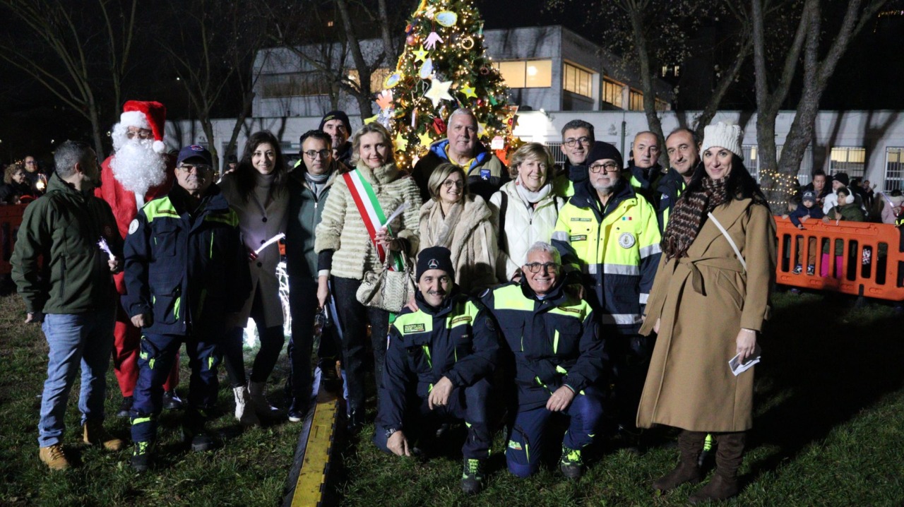 I bambini portano il Natale in città con la Festa della Luce e della Pace