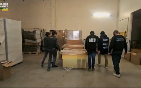 Sigarette di contrabbando: sequestrate 33 tonnellate di tabacchi