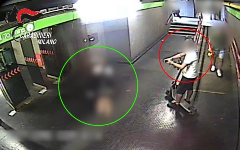 Aggredisce e violenta una 15enne seguendola dalla metropolitana: in manette un 19enne